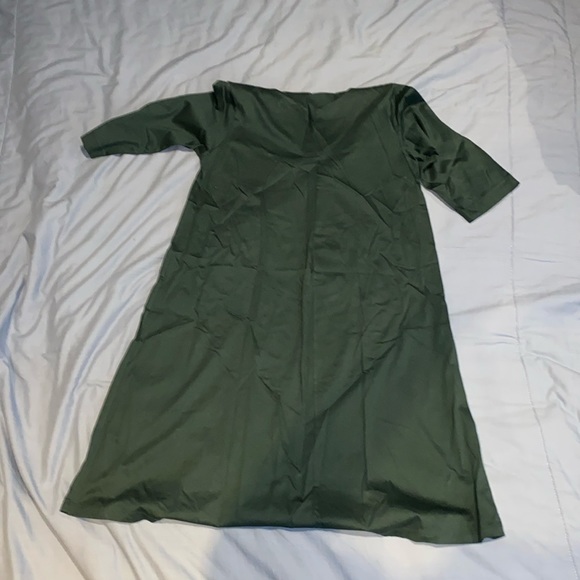 Uniqlo Half Sleeve Split Neck Emerald Green Dress. - Picture 1 of 1